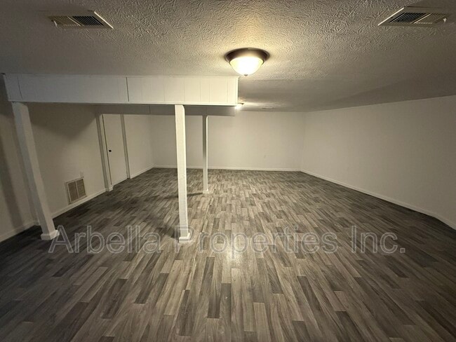 Building Photo - 505 Duel Ln