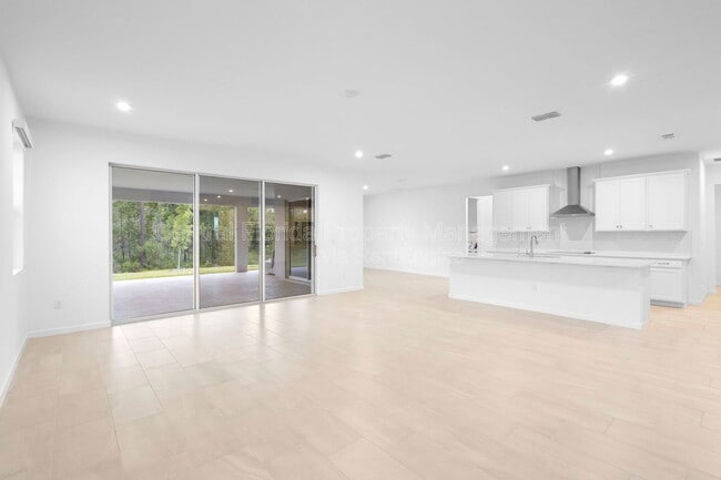 Building Photo - 13053 Pergola Ave
