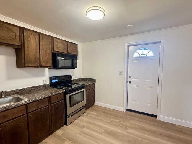 Building Photo - One bedroom, one bath house in Burlington