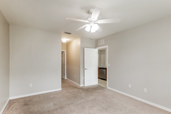 Building Photo - 2002 SE 12th St