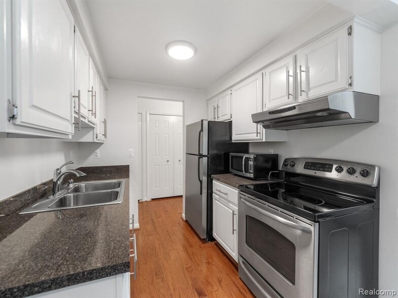 Building Photo - 411 S Old Woodward Ave