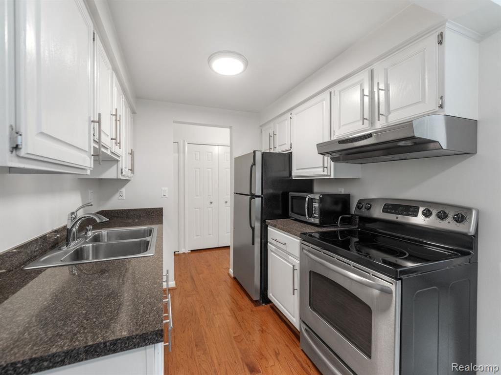 Building Photo - 411 S Old Woodward Ave