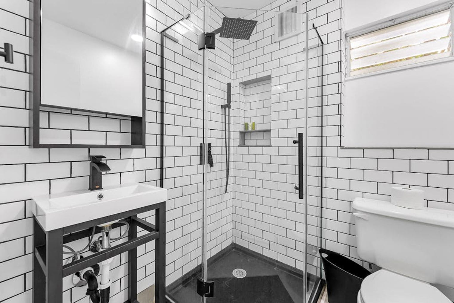 Building Photo - 975 Uwao St