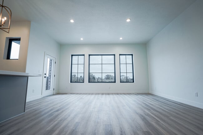 Building Photo - 5342 W Dosh Ln