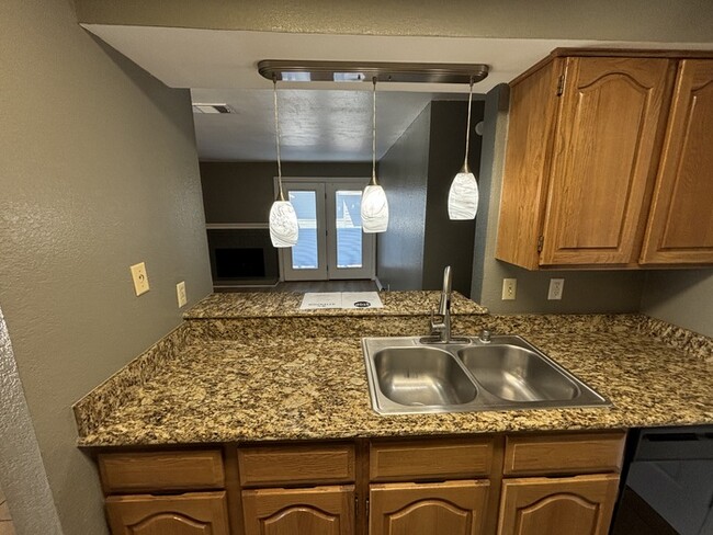 Building Photo - 1 bed 1 bath at Sagewood Condominiums