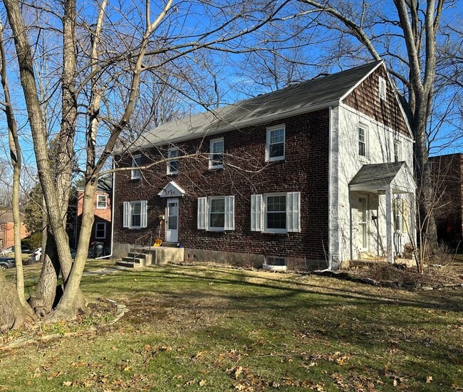 Building Photo - Spacious Duplex in State College School District