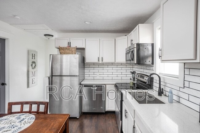 Building Photo - 1740 S Randolph St