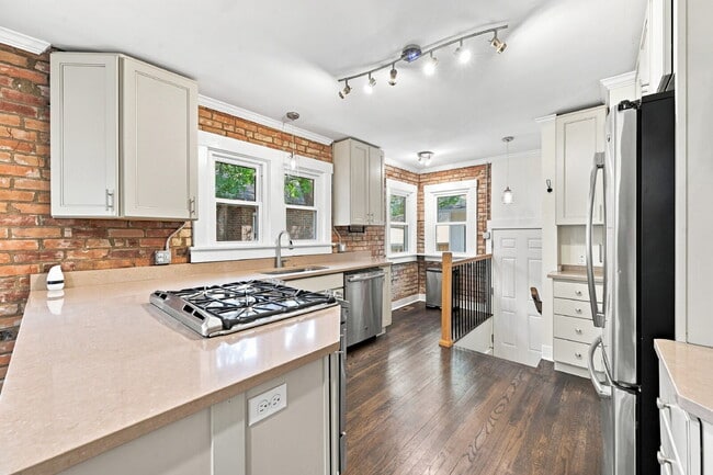 Building Photo - $3,195.95-  3 Bed, 2 Bath Home in Denver with Private Outdoor Area!