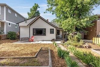 Building Photo - 909 E Cimarron St