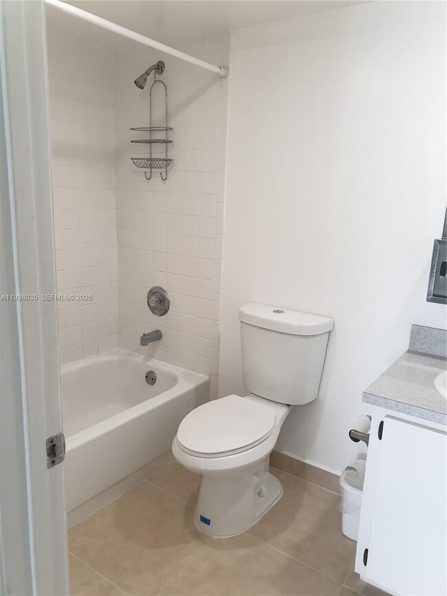 Building Photo - 2600 Collins Ave