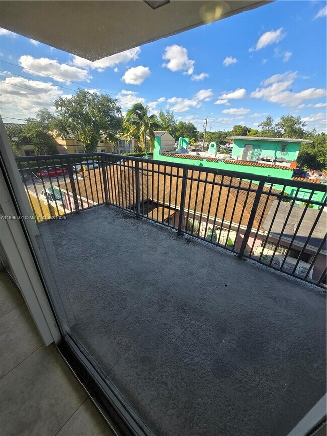 Building Photo - 2647 NW 25th Ave