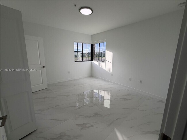 Building Photo - 2306 E 4th Ave