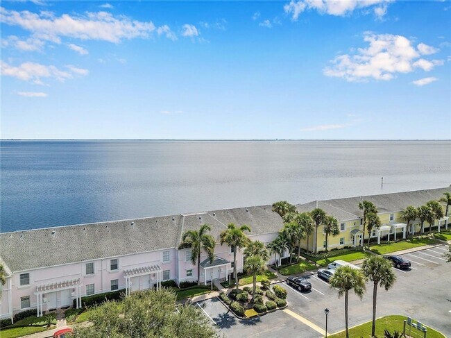 Building Photo - 5172 Coquina Key Dr SE