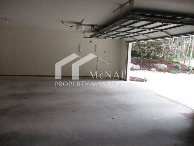 Building Photo - Beautiful 3 Bedroom 2.5 Bath Home in Gig Harbor