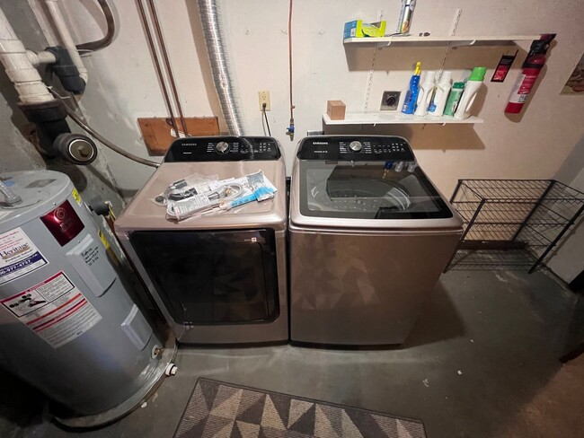 Building Photo - Check out this 3 bedroom 3 bath home for lease