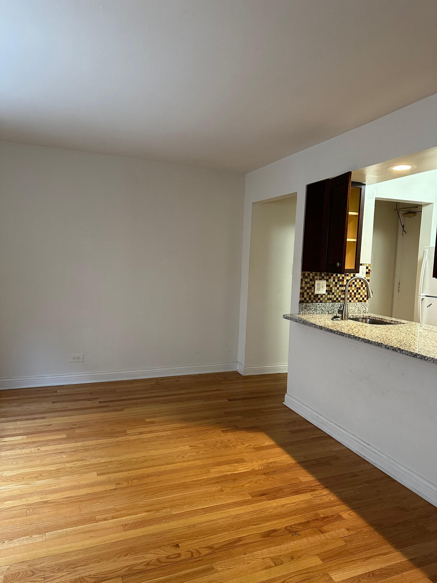 Building Photo - 3700 N Pine Grove Ave