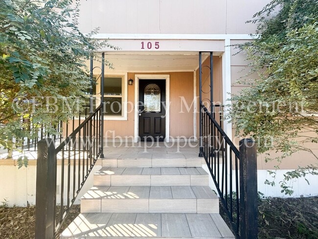 Primary Photo - 105 Sunset Cir