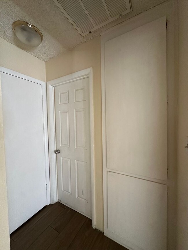 Building Photo - Must see Home!