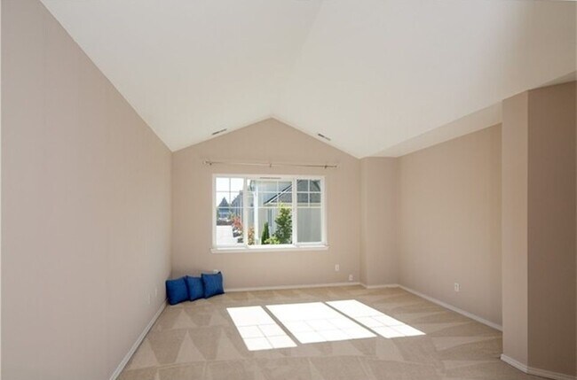 Building Photo - 3 bedroom Townhome in Renton Highlands