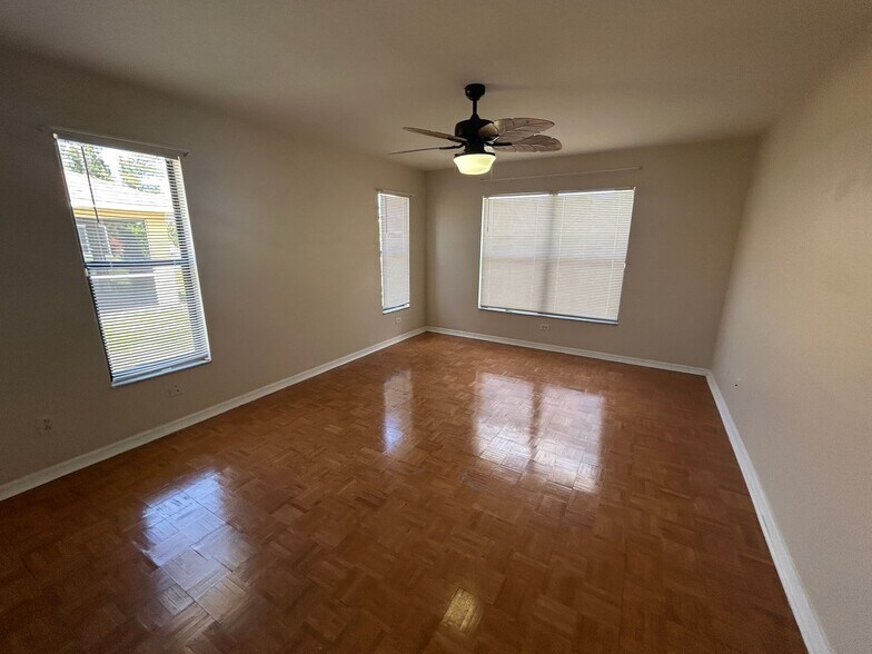 Building Photo - Freshly painted interior 2/2  spacious home on fresh water canal