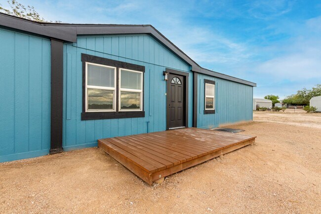 Building Photo - 1.25 Acre 5 Bedroom 3 Bathroom Horse Property in Florence!