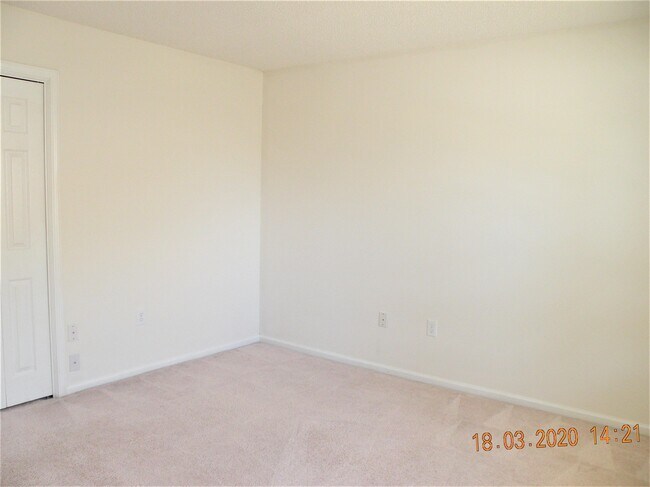 Building Photo - 160 Lions Gate Rd