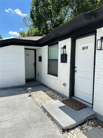 Building Photo - 809 W Broadus St