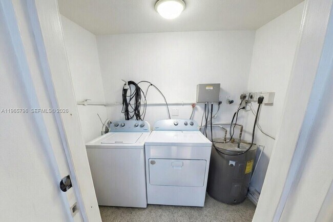 Building Photo - 2308 NW 3rd Ave