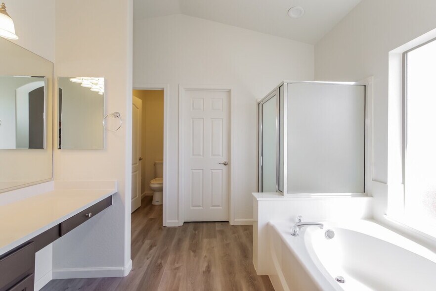 Building Photo - 13045 W Columbine Dr