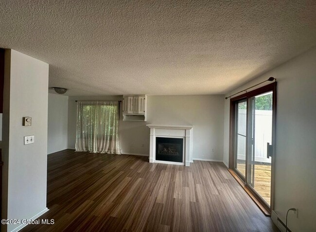 Building Photo - 9 Donna Lynn Dr