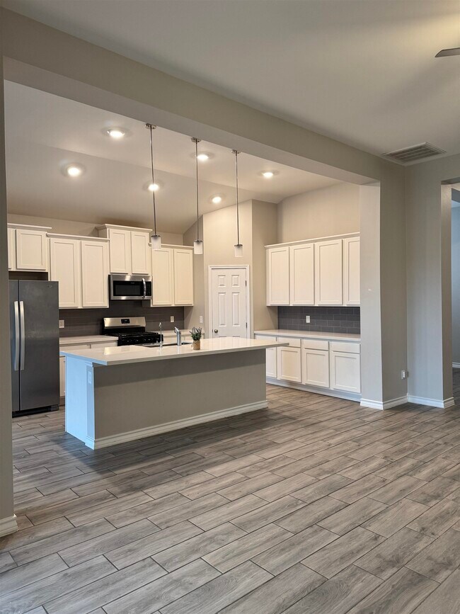 Building Photo - 813 Pausa Dr