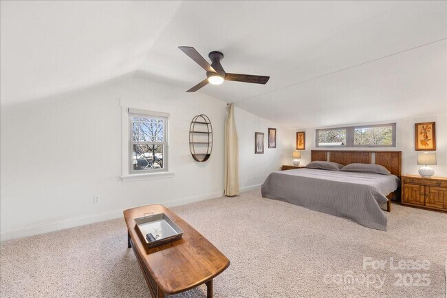 Building Photo - 5712 Oak Dr