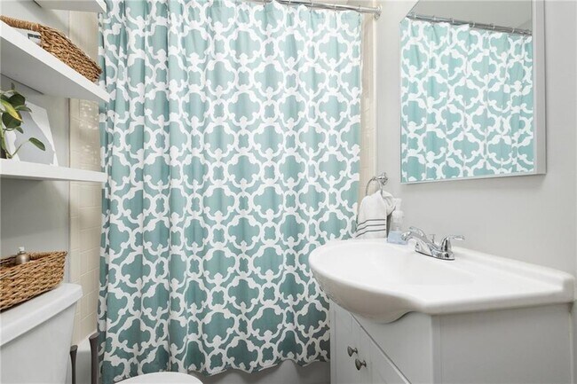 Building Photo - 365 S Howard St SE