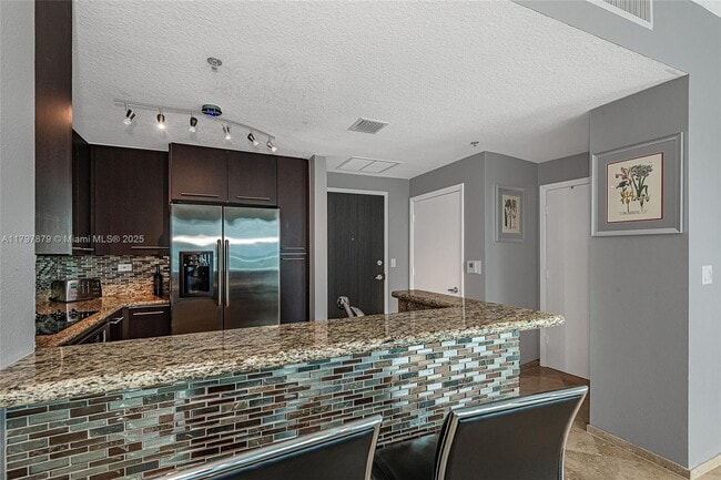 Building Photo - 6515 Collins Ave