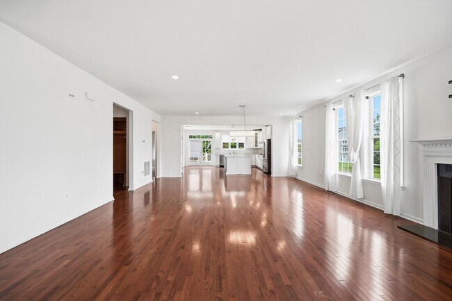 Building Photo - 24267 Purple Finch Dr