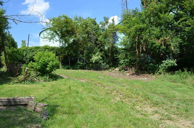 Building Photo - AVAILABLE JUNE 2026 - Beautiful, 3 Bed House with Huge Deck and Yard!