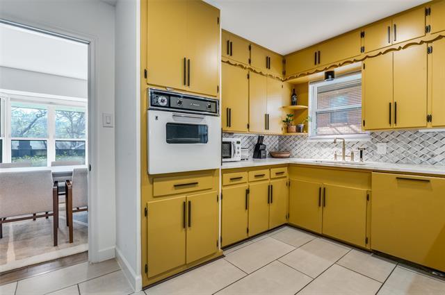 Building Photo - 2855 W 9th St