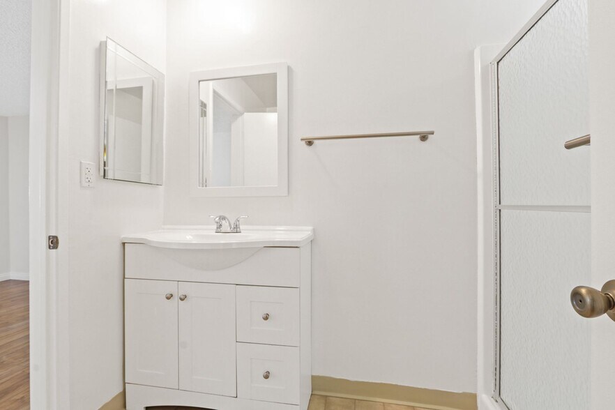 Building Photo - 12246 Montana Ave