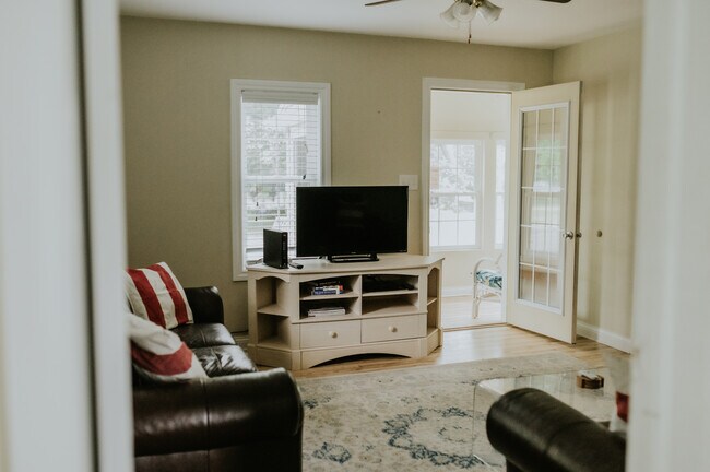 Building Photo - 871 St Joseph St