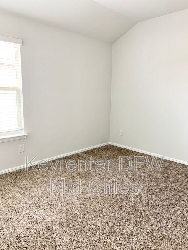Building Photo - 9001 High Stirrup Ln