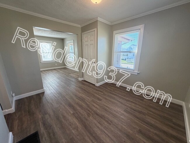 Building Photo - 2 Bed 1 bath Home