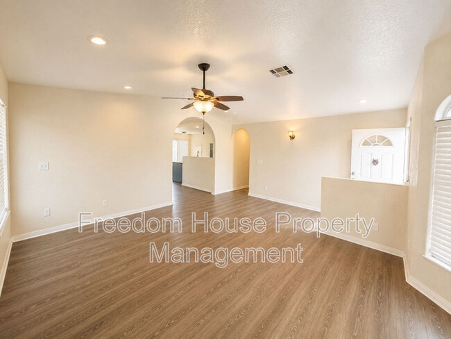 Building Photo - 3066 E Mount Charleston Dr
