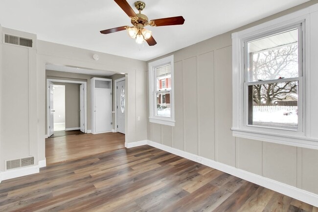 Building Photo - Bright 4 Bedroom, 2.5 Bath Home in Northeastern Schools!