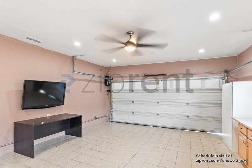 Building Photo - 1656 Messina Dr