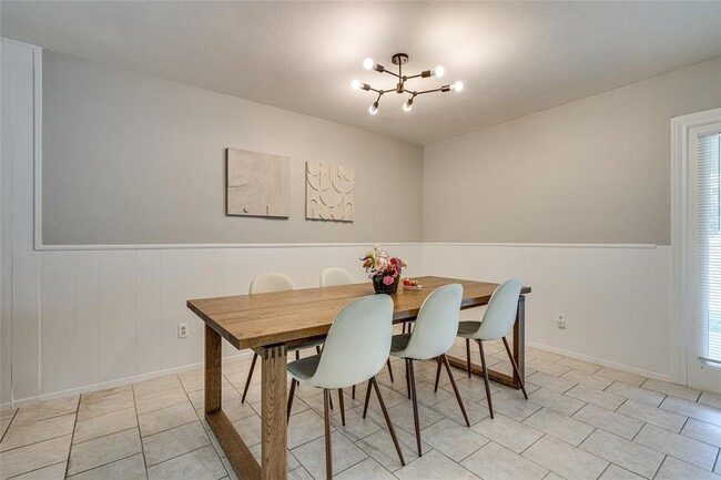 Building Photo - 3321 Pinion Dr