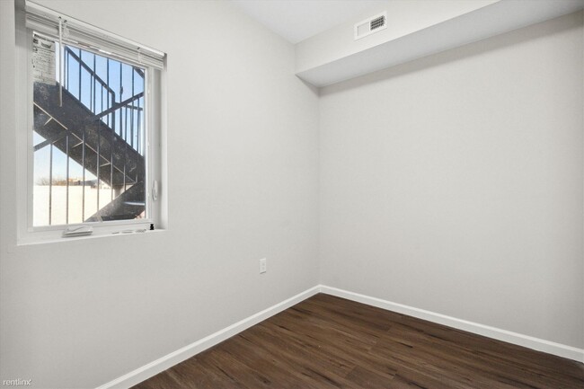 Building Photo - 3 br, 3 bath Triplex - 2025 N 16TH ST Unit...