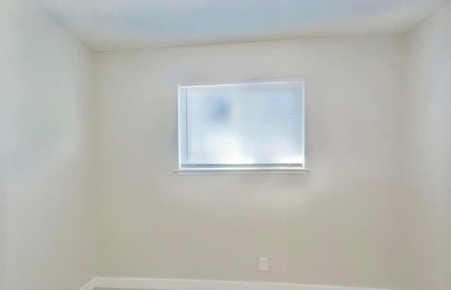 Building Photo - Available And Ready Now!