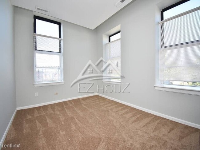 Building Photo - 2419 Greenmount Ave