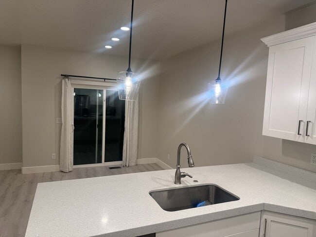 Building Photo - Beautiful Traverse Mtn. Townhome for rent!