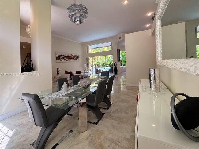 Building Photo - 375 Sabal Way